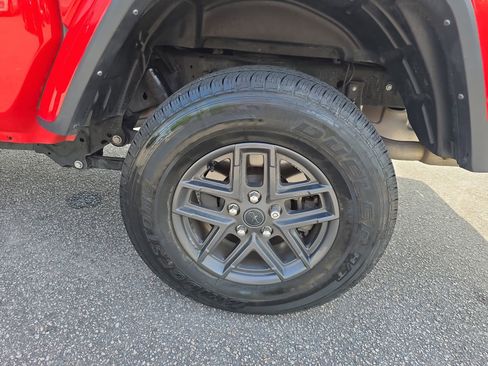 Used 2024 Jeep Gladiator Sport image 33