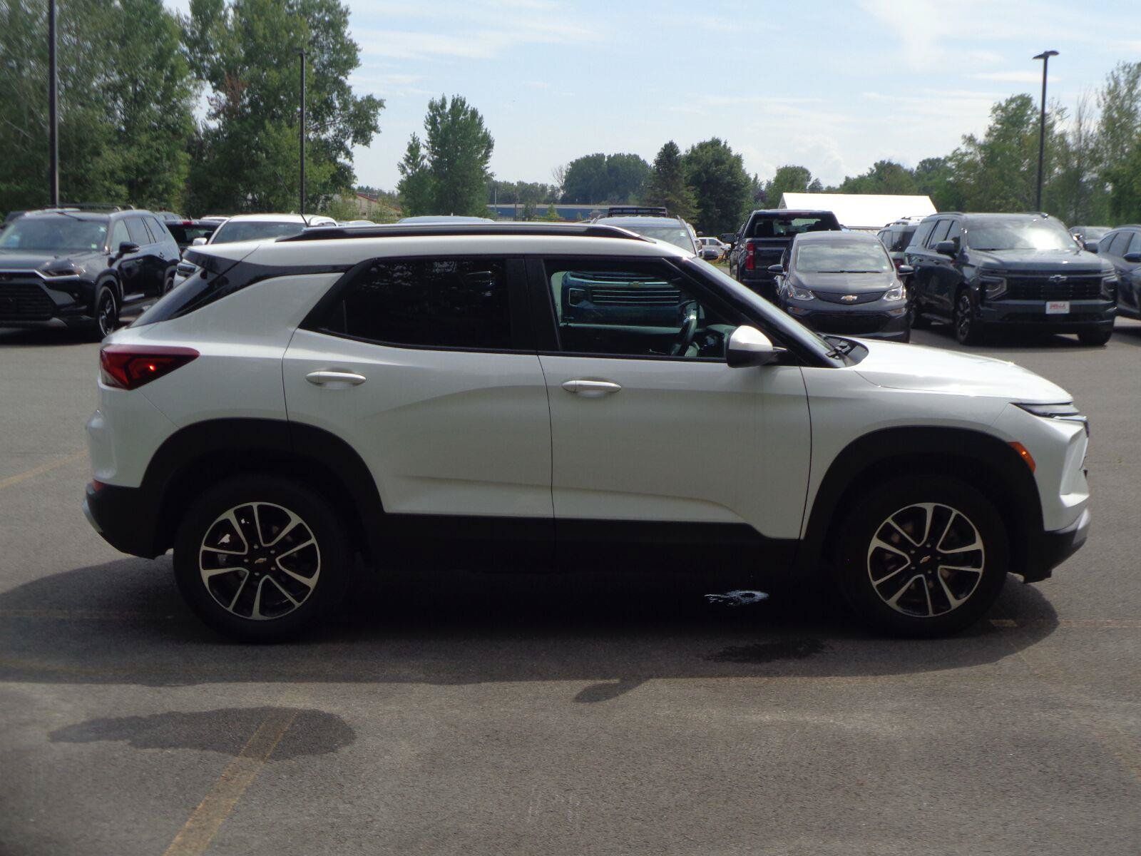 Used 2026 Chevrolet TrailBlazer LT AWD/4WD image 4