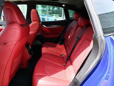 Used 2023 Maserati Levante Trofeo AWD/4WD image 38