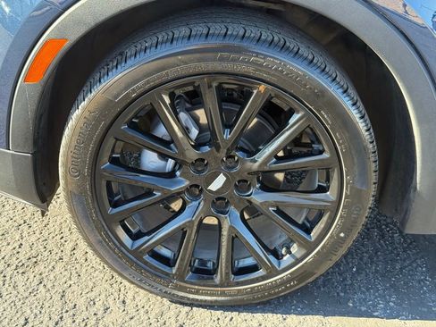 Used 2022 Cadillac XT4 Luxury w/ LPO, Onyx Lite Package image 10