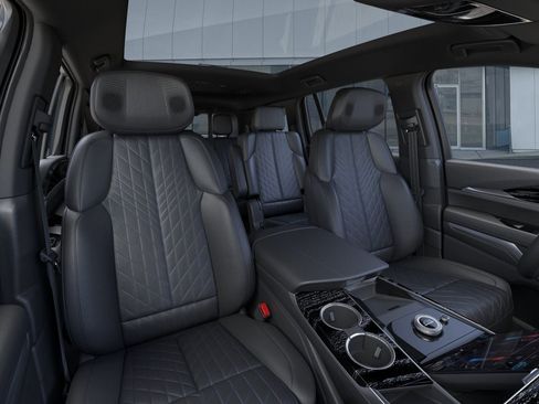 New 2025 Cadillac Escalade IQ Luxury 1 w/ Smart Trailering package image 16