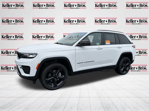 Certified 2023 Jeep Grand Cherokee Altitude image 3