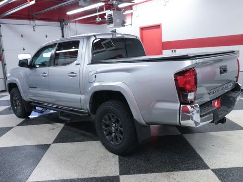 Used 2022 Toyota Tacoma SR5 RWD image 6