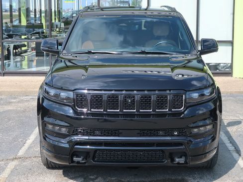 Used 2023 Jeep Grand Wagoneer Series III w/ Rear Seat Video Group 1 AWD/4WD image 4