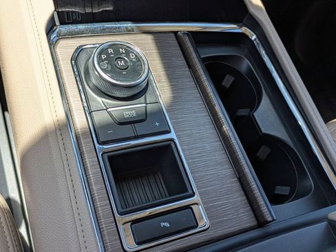 Used 2024 Ford Expedition Limited RWD image 18