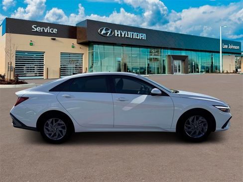 New 2026 Hyundai Elantra Blue image 9