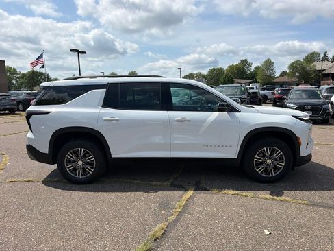 Used 2024 Chevrolet Traverse LT AWD/4WD image 4
