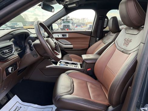 Used 2023 Ford Explorer King Ranch w/ Technology Package image 21