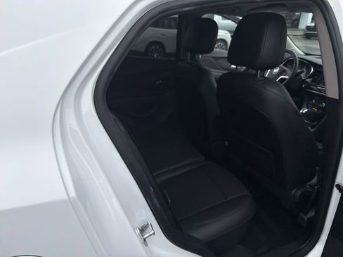 Certified 2022 Buick Encore Preferred w/ Safety Package FWD image 34
