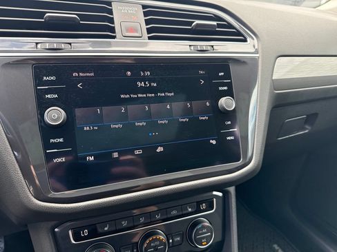 Used 2020 Volkswagen Tiguan SE AWD/4WD image 18