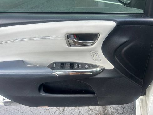 Used 2013 Toyota Avalon Limited FWD image 11