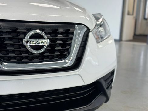 Used 2019 Nissan Kicks SV FWD image 10