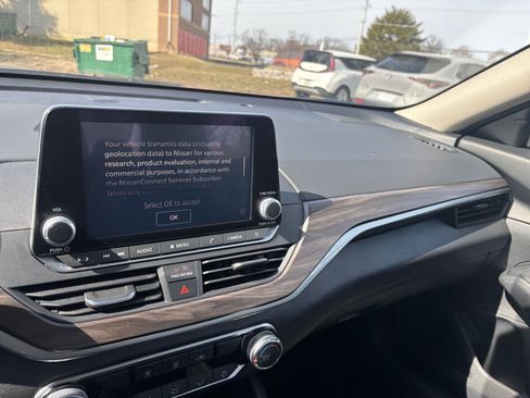 Used 2025 Nissan Altima 2.5 SV image 34