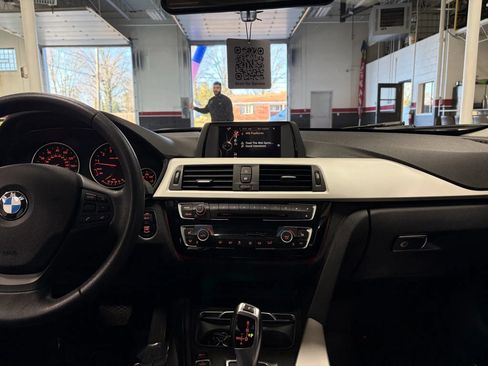 Used 2017 BMW 320i xDrive Sedan image 40