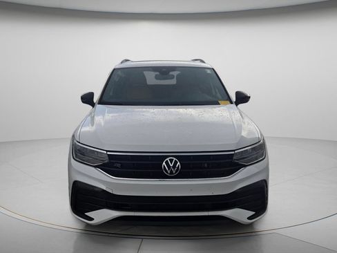 Used 2024 Volkswagen Tiguan SE R-Line FWD image 3