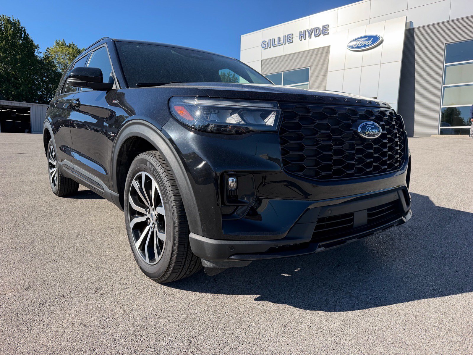 Used 2025 Ford Explorer ST-Line AWD/4WD image 2