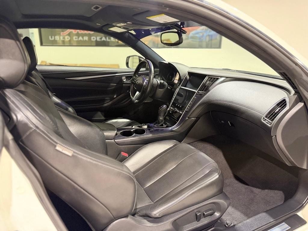 Used 2017 INFINITI Q60 Red Sport 400 RWD image 11
