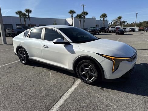 Used 2025 Kia K4 LXS image 1