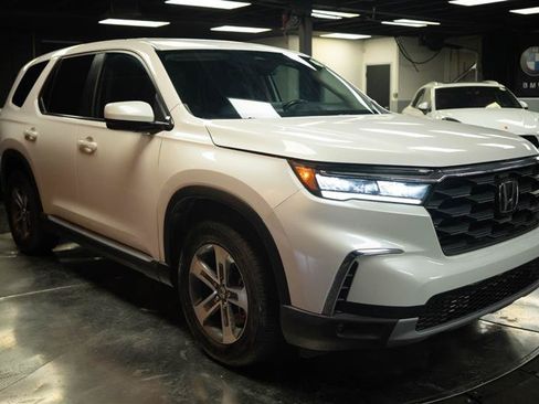 Used 2025 Honda Pilot EX-L image 5