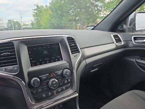 Used 2018 Jeep Grand Cherokee Laredo AWD/4WD image 21