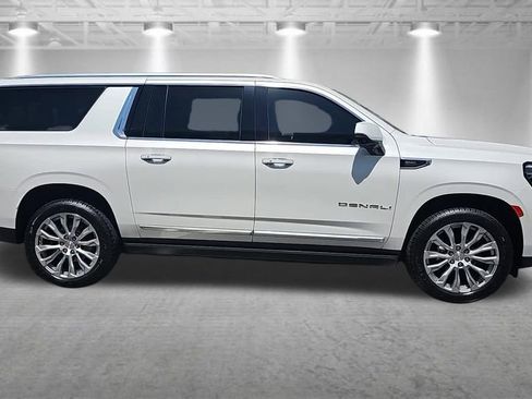 Used 2021 GMC Yukon XL Denali w/ Denali Premium Package AWD/4WD image 10