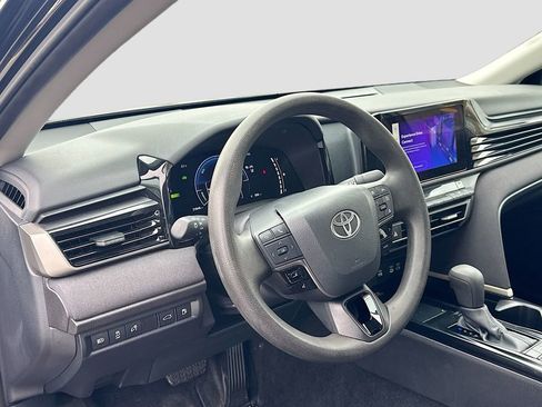 Used 2025 Toyota Camry LE image 21