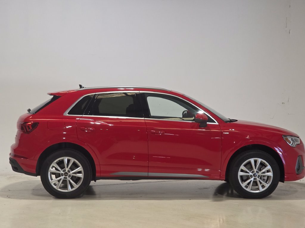 Certified 2025 Audi Q3 2.0T Premium w/ Convenience Package AWD/4WD image 4