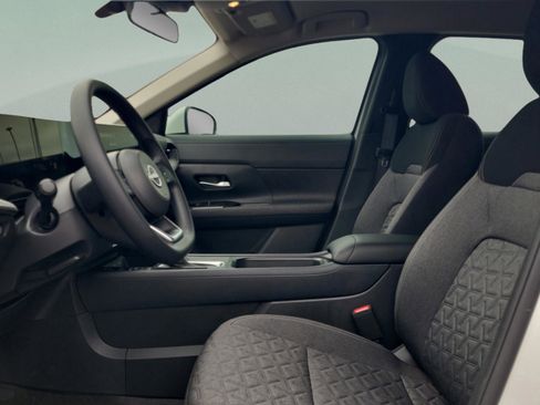 Certified 2025 Nissan Kicks SV image 8