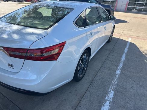 Used 2016 Toyota Avalon XLE Premium image 5