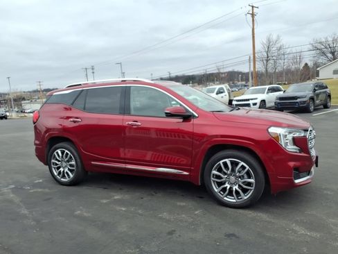 Used 2024 GMC Terrain Denali w/ Denali Premium Package AWD/4WD image 6