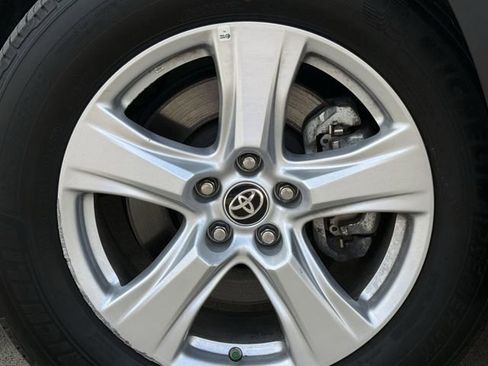 Used 2025 Toyota Highlander LE image 10