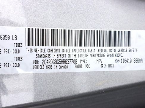 Used 2017 Dodge Grand Caravan SE image 35