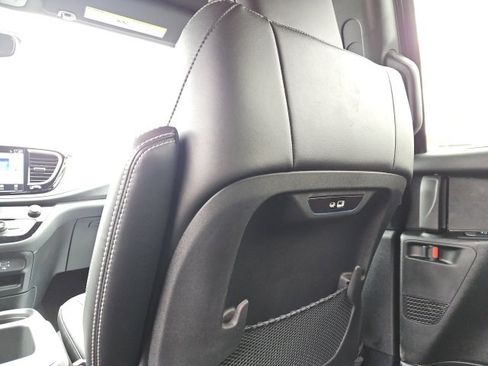 New 2026 Chrysler Pacifica Select image 29