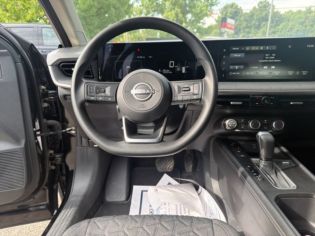 Used 2025 Nissan Kicks SV AWD/4WD image 17