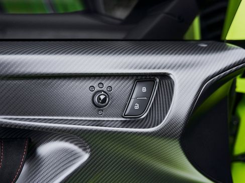 Used 2022 Lamborghini Huracan STO image 40