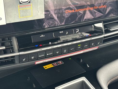 New 2026 Toyota Sienna Platinum AWD/4WD image 25