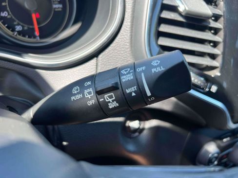 Used 2022 Jeep Cherokee Limited AWD/4WD image 20