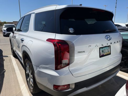 Used 2022 Hyundai Palisade SEL w/ Premium Package FWD image 5