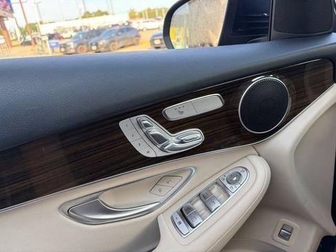Used 2022 Mercedes-Benz GLC 300 image 10