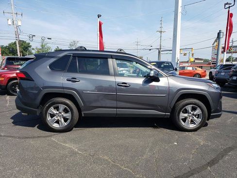 Used 2022 Toyota RAV4 XLE image 9