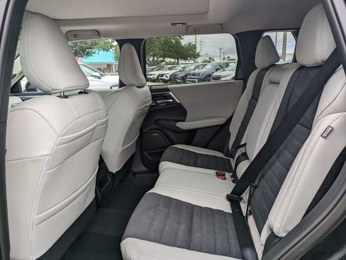 New 2026 Mitsubishi Outlander SE FWD image 14