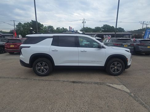 New 2026 Chevrolet Traverse LT w/ Driver Confidence Package AWD/4WD image 6