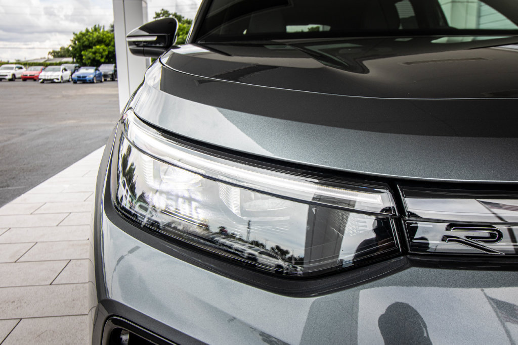 New 2026 Volkswagen Tiguan SE R-Line FWD image 6