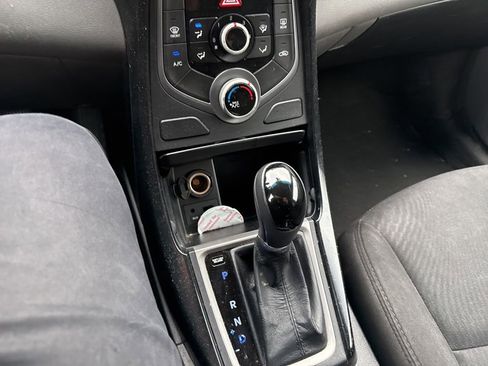 Used 2014 Hyundai Elantra SE image 20