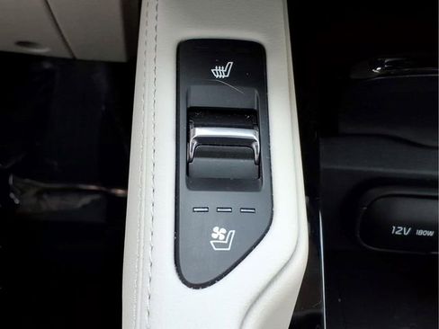 Used 2024 Kia Telluride EX w/ EX Captain's Chair Package FWD image 24