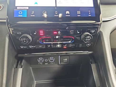 Used 2025 Jeep Grand Cherokee Limited image 28