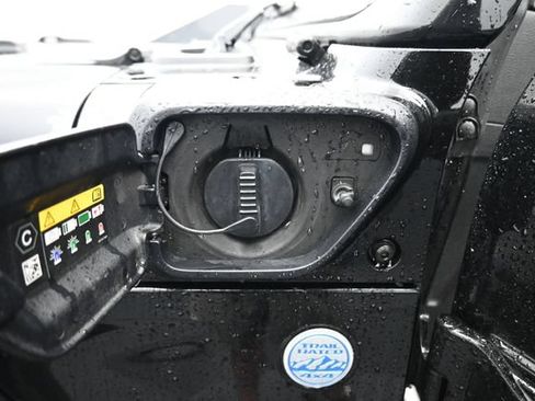 Used 2023 Jeep Wrangler Unlimited Sahara w/ Cold Weather Group AWD/4WD image 15