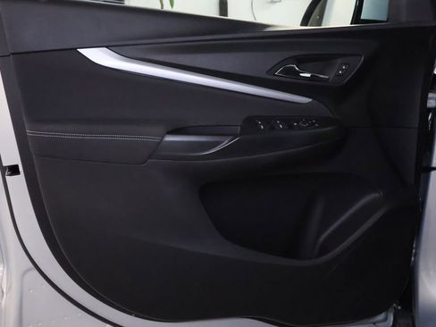 Used 2022 Chevrolet Bolt EUV LT w/ Comfort Package FWD image 11