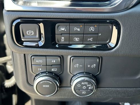 Used 2026 GMC Yukon XL Denali w/ Sun & Power Step Package AWD/4WD image 18