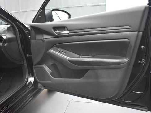 Used 2024 Nissan Altima 2.5 SV image 25